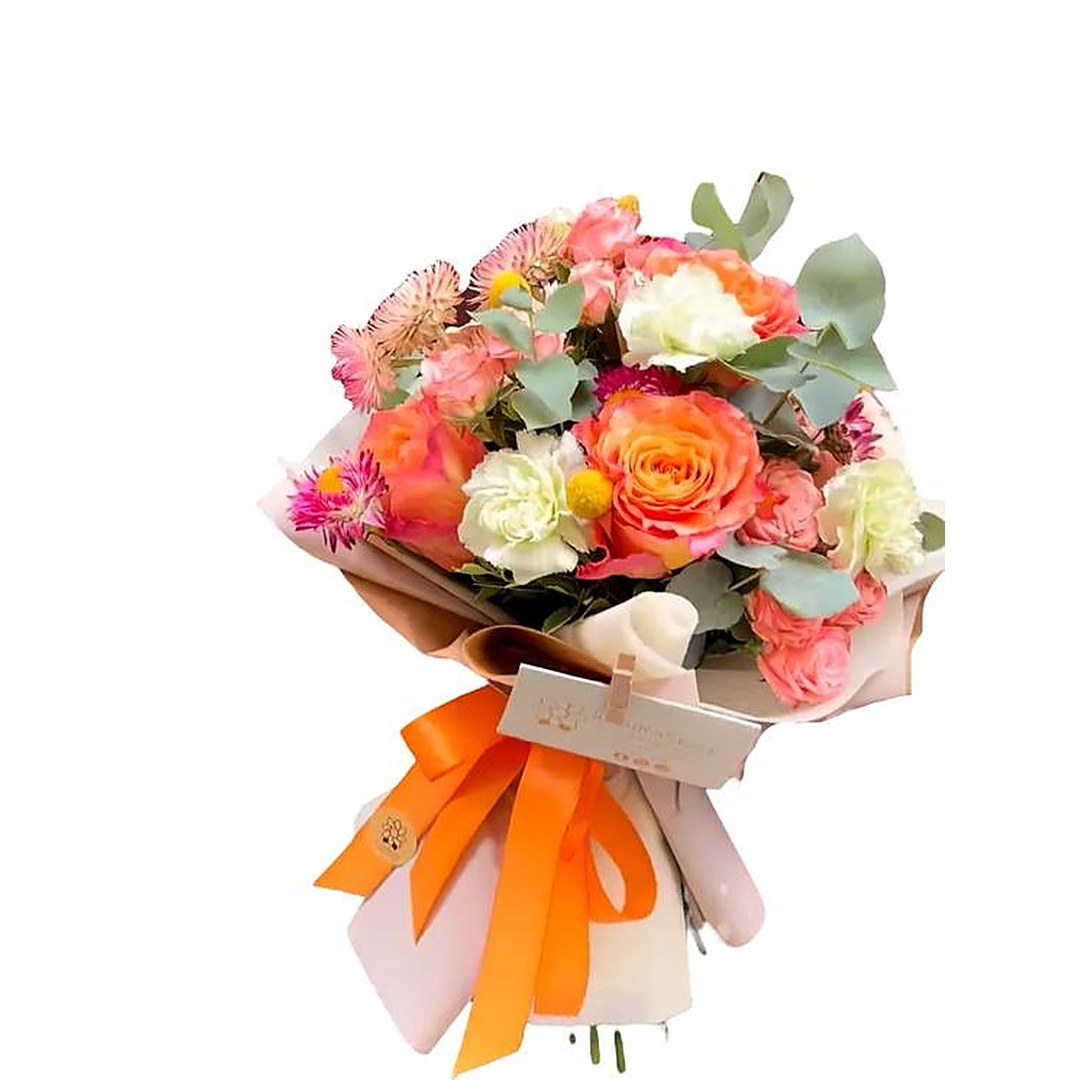 Bouquet Alba Rosata: rose arancio, lisianthus bianchi ed eucalipto