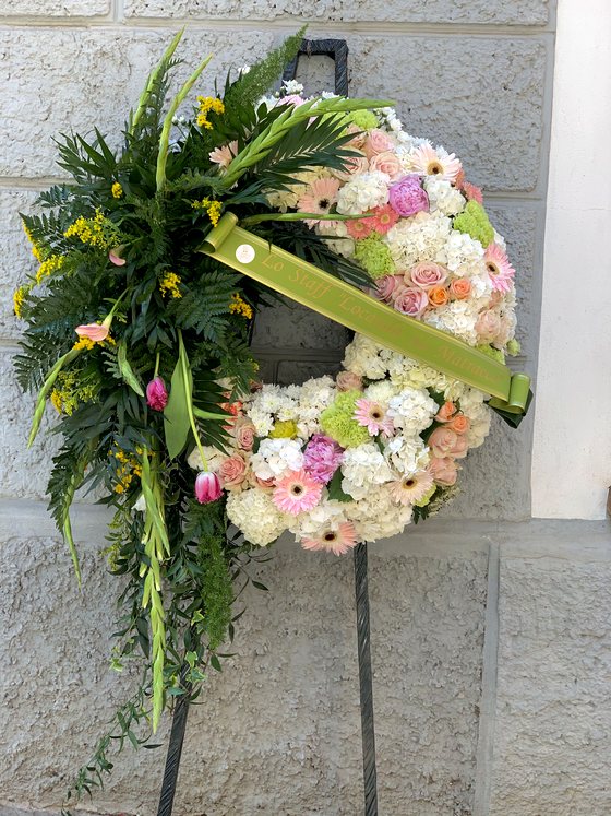 Corona Pastello — composizione funebre realizzata a mano a Iglesias