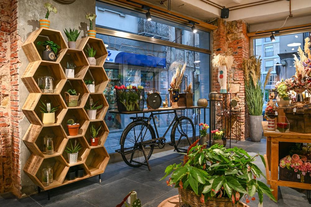 Interno della fioreria Il Girasole Flowers Boutique in Via Azuni 40 a Iglesias
